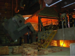 渣罐自動(dòng)翻轉(zhuǎn)裝置